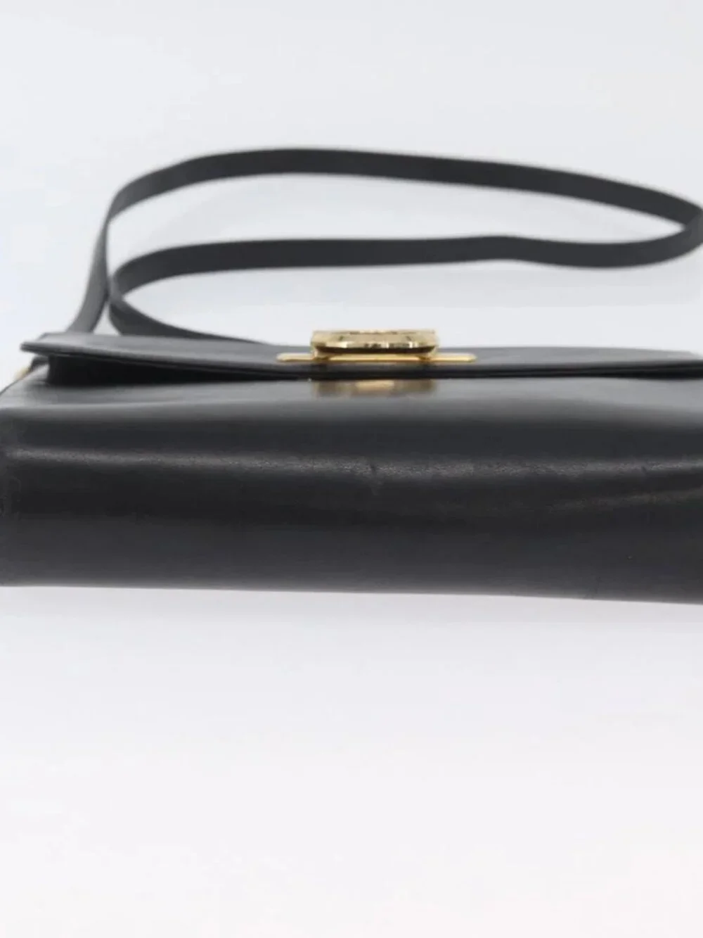 Salvatore Ferragamo Gancini Shoulder Bag Leather Black Gold Auth LNZ598